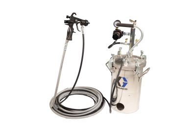 Agitator ve Stellair ACE Havalı Püskürtme Tabancasına sahip 2,5 Galon (9 L) Basınç Kabı, 0,055 inç (1,4 mm) nozul, 25 ft (7,6 m) sıvı ve hava hortumu